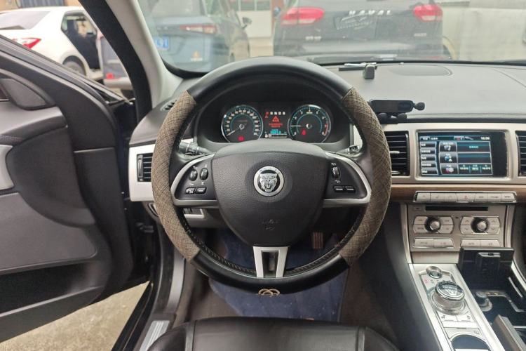 Used Jaguar XF 2013 XF 2.0T Luxury Edition Steering Wheel