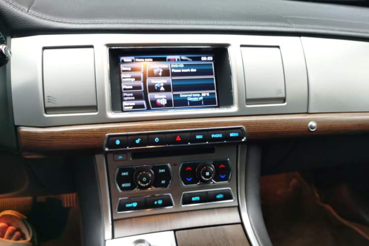 Used Jaguar XF 2013 XF 2.0T Luxury Edition Audio And AC Panel