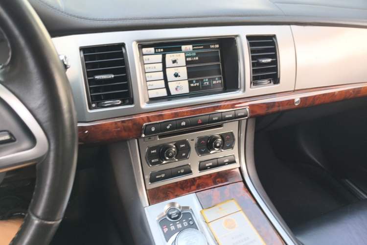Used Jaguar XF 2013 XF 2.0T Luxury Edition Audio And AC Panel