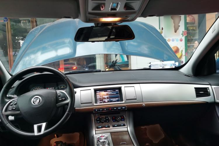Used Jaguar XF 2013 XF 2.0T Luxury Edition Center Console