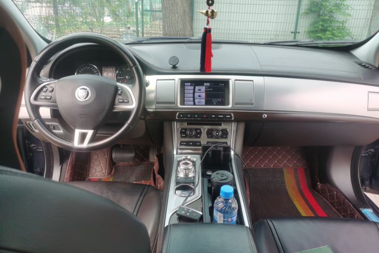 Used Jaguar XF 2013 XF 2.0T Luxury Edition Center Console