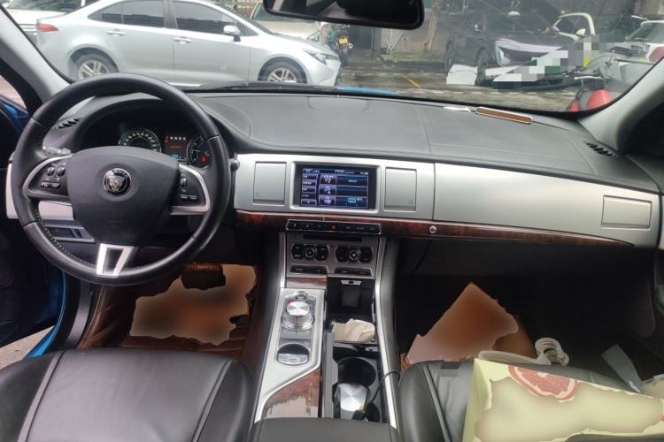 Used Jaguar XF 2013 XF 2.0T Luxury Edition Center Console