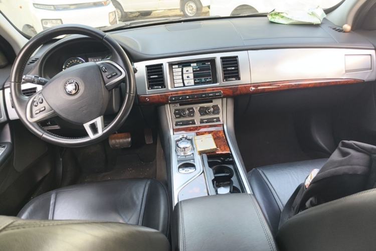 Used Jaguar XF 2013 XF 2.0T Luxury Edition Center Console