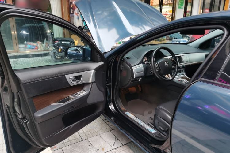 Used Jaguar XF 2013 XF 2.0T Luxury Edition Driver Seat