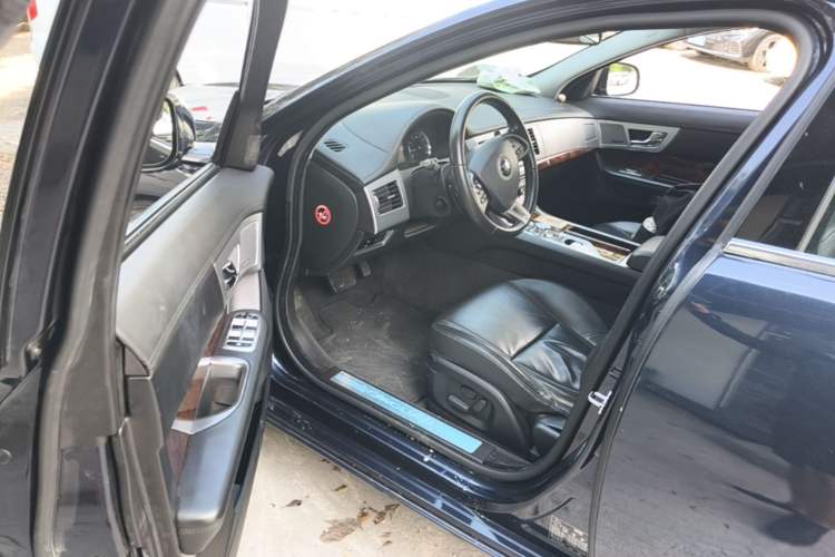 Used Jaguar XF 2013 XF 2.0T Luxury Edition Driver Seat