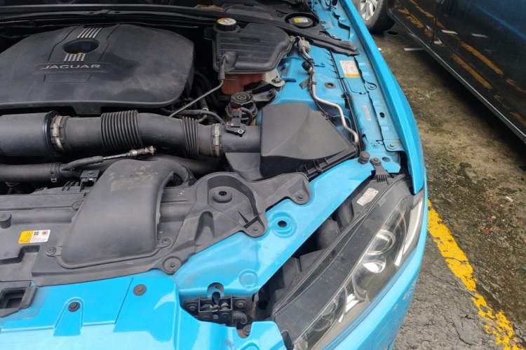 Used Jaguar XF 2013 XF 2.0T Luxury Edition Engine Bay Left