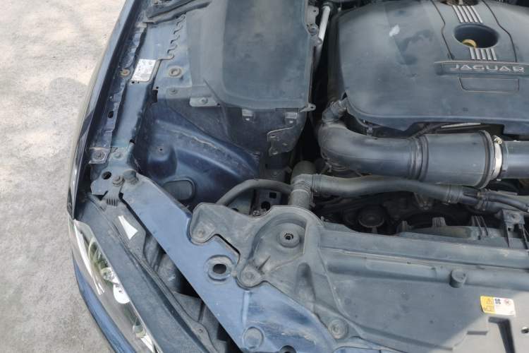 Used Jaguar XF 2013 XF 2.0T Luxury Edition Engine Bay Right
