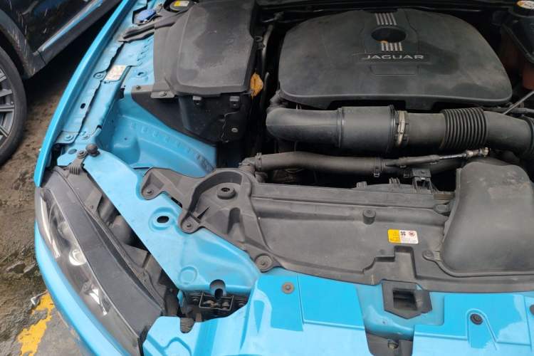 Used Jaguar XF 2013 XF 2.0T Luxury Edition Engine Bay Right