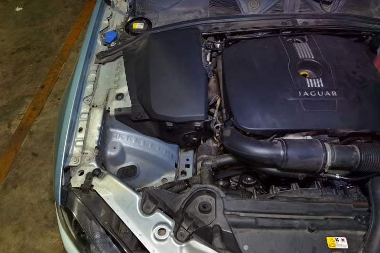 Used Jaguar XF 2013 XF 2.0T Luxury Edition Engine Bay Right