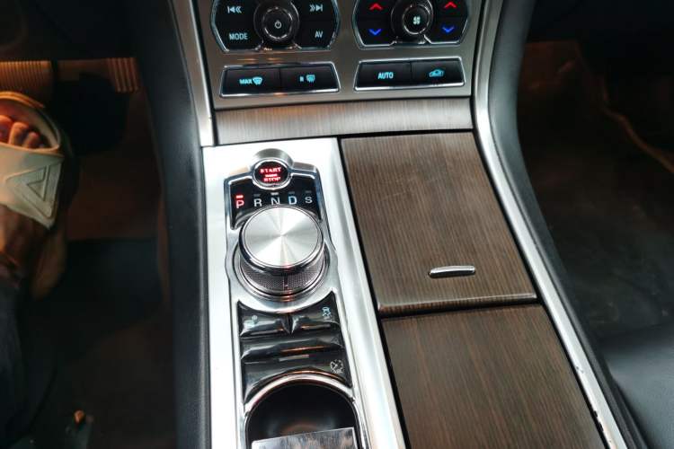Used Jaguar XF 2013 XF 2.0T Luxury Edition Gear Lever