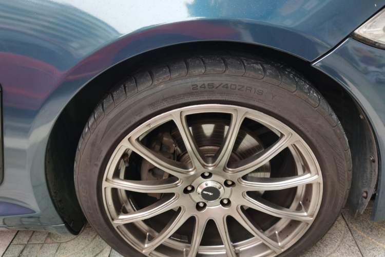 Used Jaguar XF 2013 XF 2.0T Luxury Edition Right Front Wheel Hub