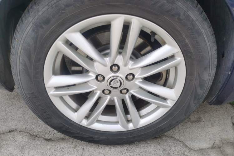 Used Jaguar XF 2013 XF 2.0T Luxury Edition Right Front Wheel Hub