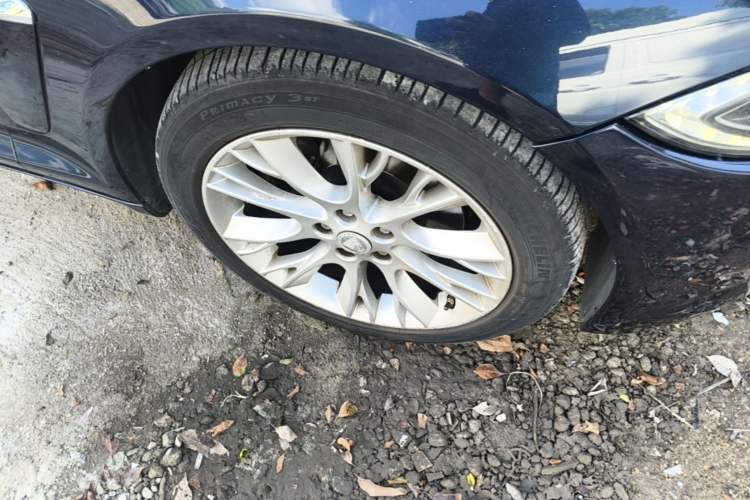 Used Jaguar XF 2013 XF 2.0T Luxury Edition Right Front Wheel Hub