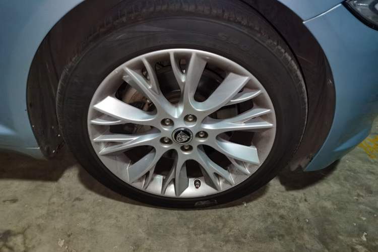 Used Jaguar XF 2013 XF 2.0T Luxury Edition Right Front Wheel Hub