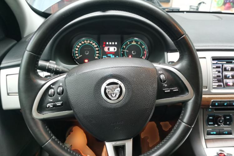 Used Jaguar XF 2013 XF 2.0T Luxury Edition Steering Wheel