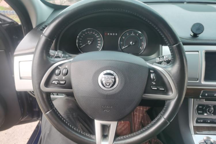 Used Jaguar XF 2013 XF 2.0T Luxury Edition Steering Wheel
