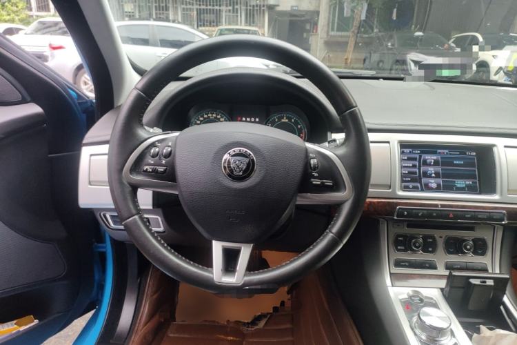 Used Jaguar XF 2013 XF 2.0T Luxury Edition Steering Wheel