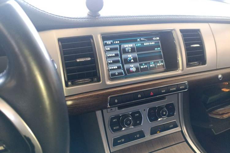 Used Jaguar XF 2013 XF 3.0 SC Prestige Edition Audio And AC Panel