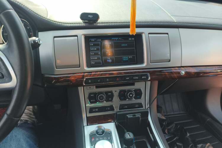 Used Jaguar XF 2013 XF 2.0T Luxury Edition Audio And AC Panel