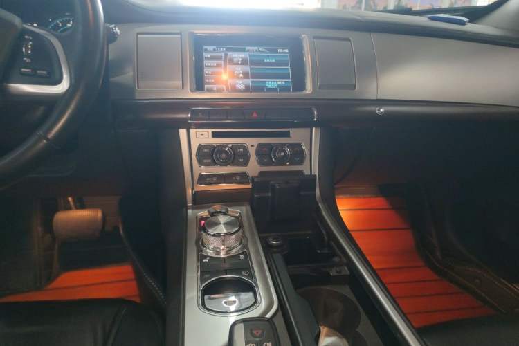 Used Jaguar XF 2013 XF 3.0 SC Prestige Edition Audio And AC Panel