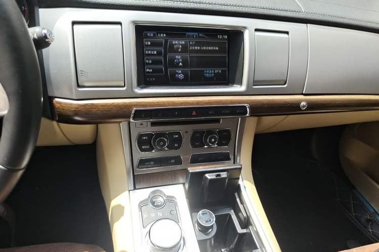 Used Jaguar XF 2013 XF 2.0T Luxury Edition Audio And AC Panel