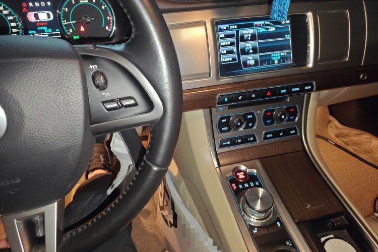 Used Jaguar XF 2013 XF 2.0T Luxury Edition Audio And AC Panel