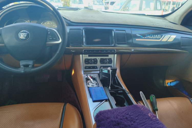 Used Jaguar XF 2013 XF 2.0T Luxury Edition Audio And AC Panel