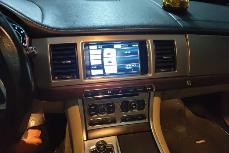Used Jaguar XF 2013 XF 3.0 SC Prestige Edition Audio And AC Panel