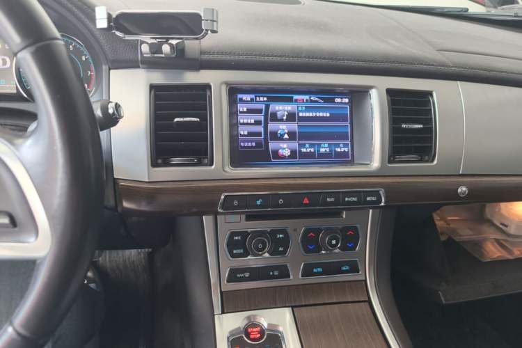 Used Jaguar XF 2013 XF 2.0T Luxury Edition Audio And AC Panel