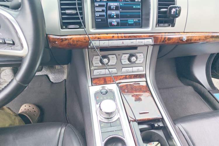 Used Jaguar XF 2013 XF 2.0T Cambridge Limited Edition Audio And AC Panel
