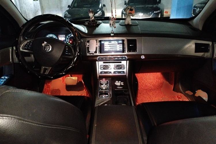 Used Jaguar XF 2013 XF 2.0T Luxury Edition Center Console