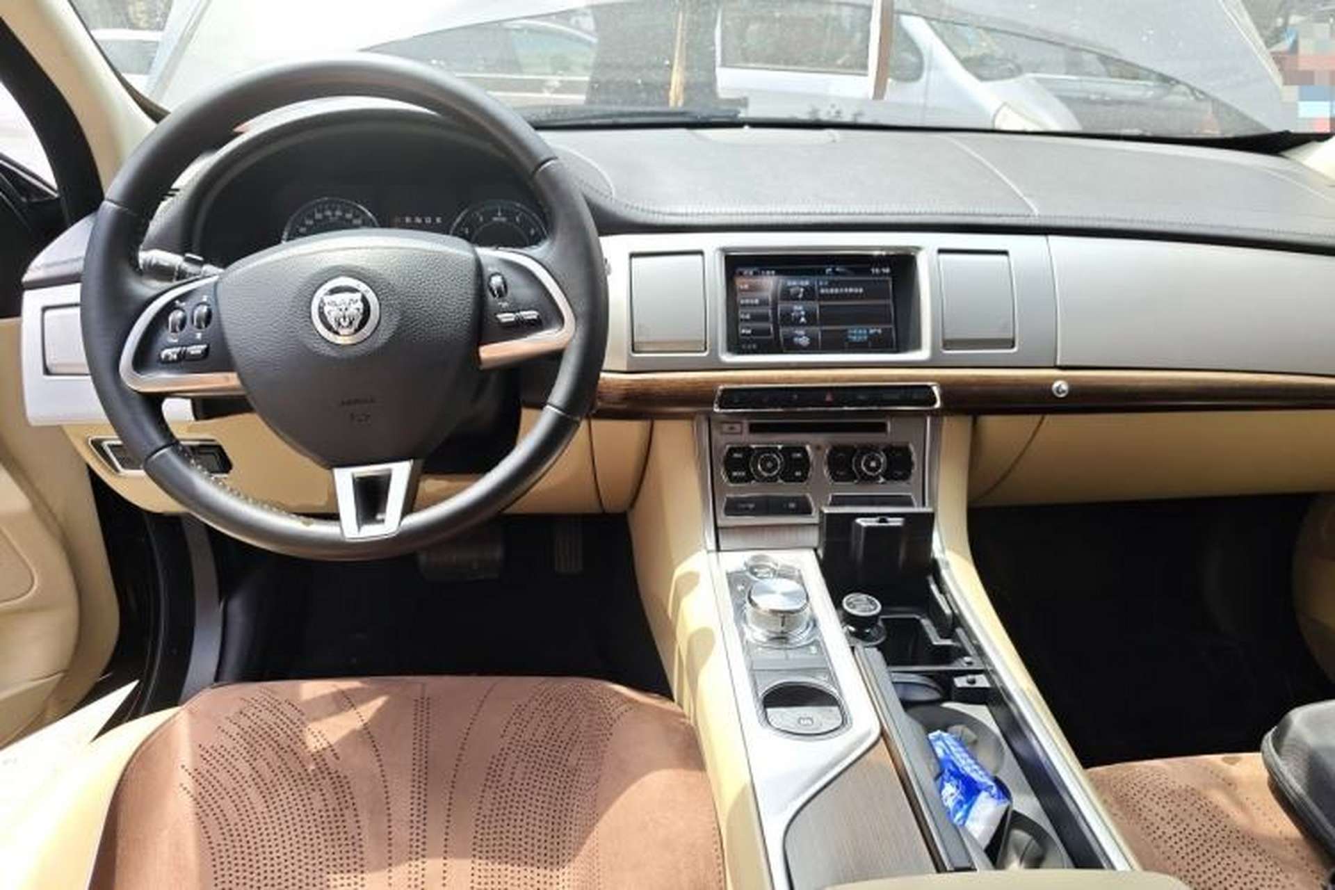 Used Jaguar XF 2013 XF 2.0T Luxury Edition Center Console