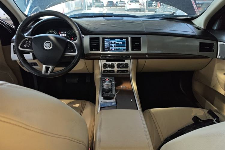 Used Jaguar XF 2013 XF 2.0T Luxury Edition Center Console