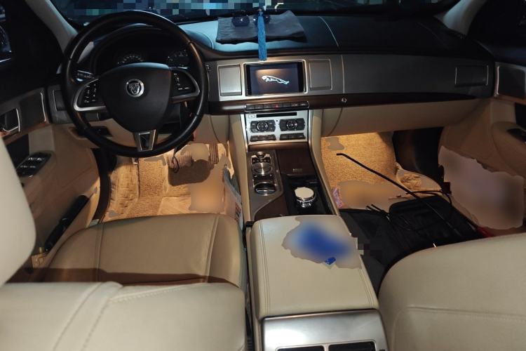 Used Jaguar XF 2013 XF 2.0T Luxury Edition Center Console