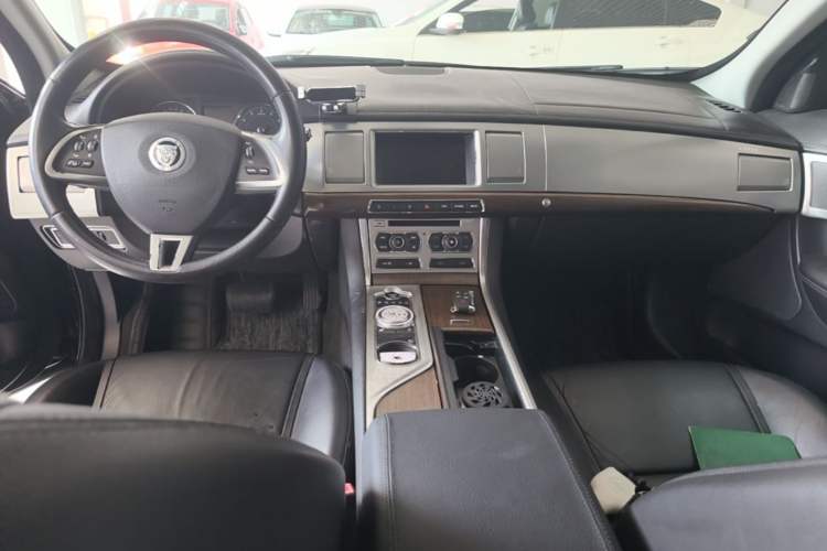 Used Jaguar XF 2013 XF 2.0T Luxury Edition Center Console