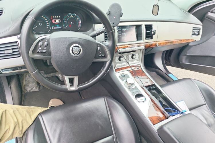 Used Jaguar XF 2013 XF 2.0T Cambridge Limited Edition Center Console