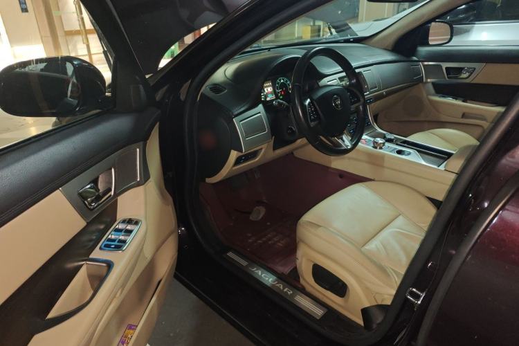 Used Jaguar XF 2013 XF 2.0T Luxury Edition Driver Seat
