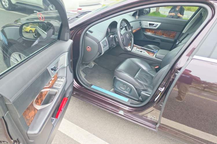Used Jaguar XF 2013 XF 2.0T Cambridge Limited Edition Driver Seat