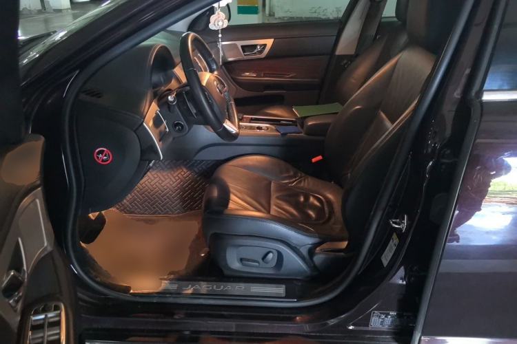 Used Jaguar XF 2013 XF 2.0T Luxury Edition Driver Seat