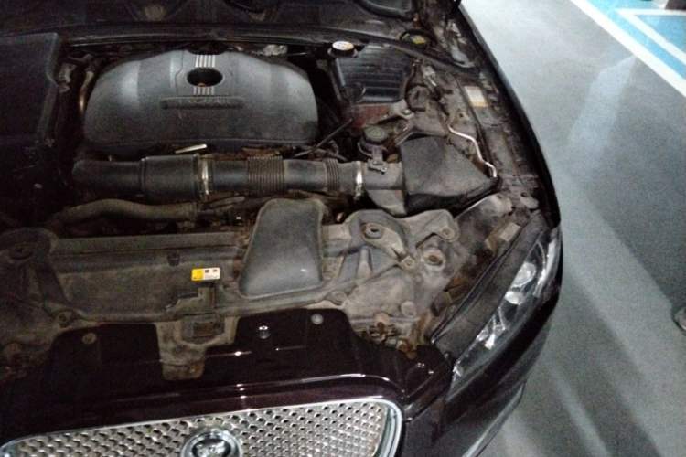 Used Jaguar XF 2013 XF 2.0T Luxury Edition Engine Bay Left