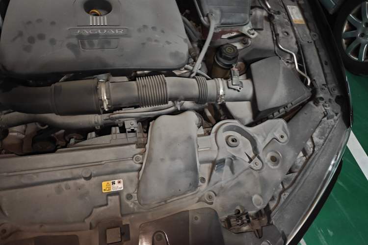 Used Jaguar XF 2013 XF 2.0T Luxury Edition Engine Bay Left