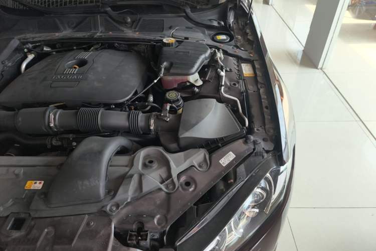 Used Jaguar XF 2013 XF 2.0T Luxury Edition Engine Bay Left