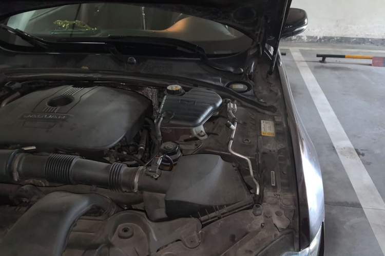 Used Jaguar XF 2013 XF 2.0T Luxury Edition Engine Bay Left