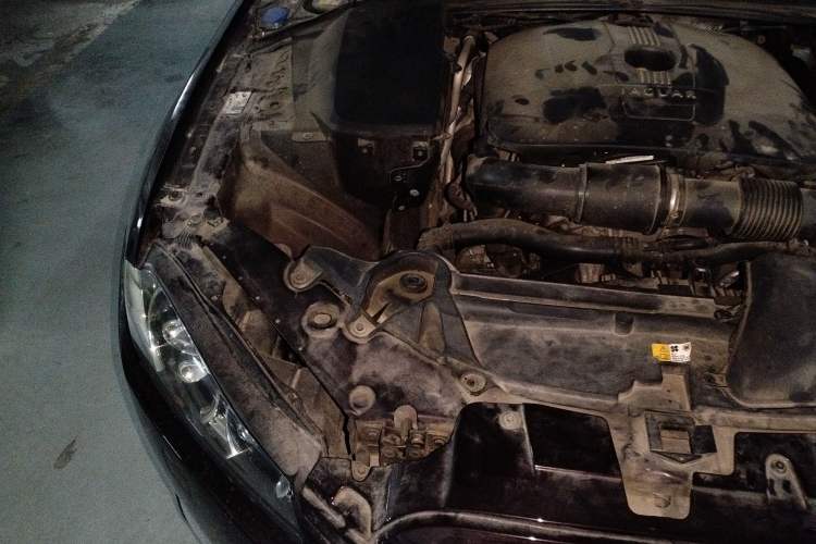 Used Jaguar XF 2013 XF 2.0T Luxury Edition Engine Bay Right