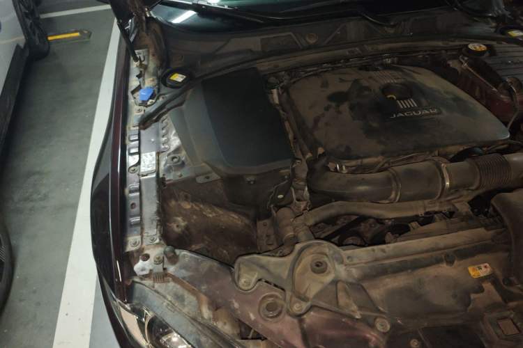 Used Jaguar XF 2013 XF 2.0T Luxury Edition Engine Bay Right