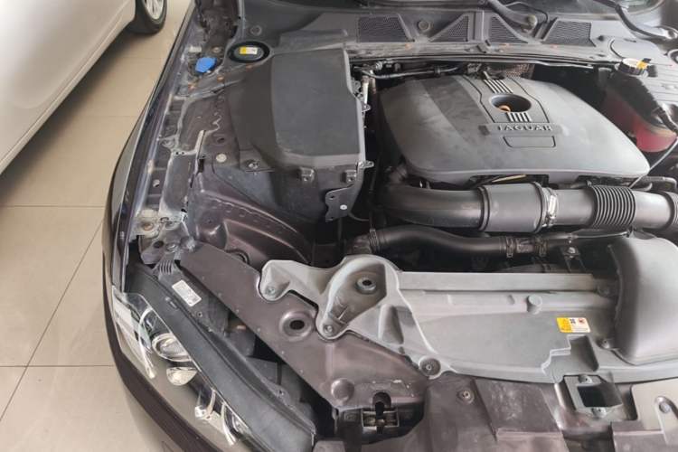 Used Jaguar XF 2013 XF 2.0T Luxury Edition Engine Bay Right