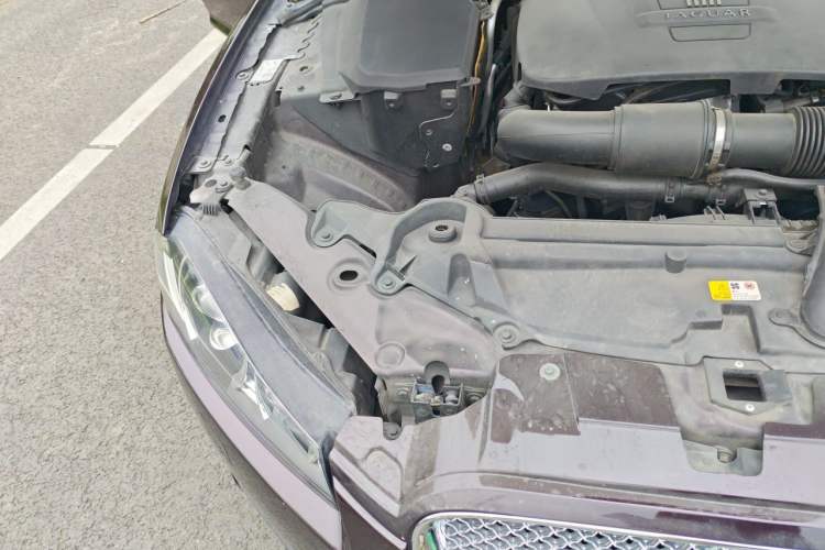 Used Jaguar XF 2013 XF 2.0T Cambridge Limited Edition Engine Bay Right