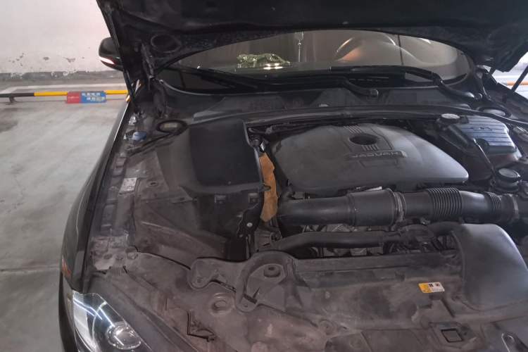Used Jaguar XF 2013 XF 2.0T Luxury Edition Engine Bay Right