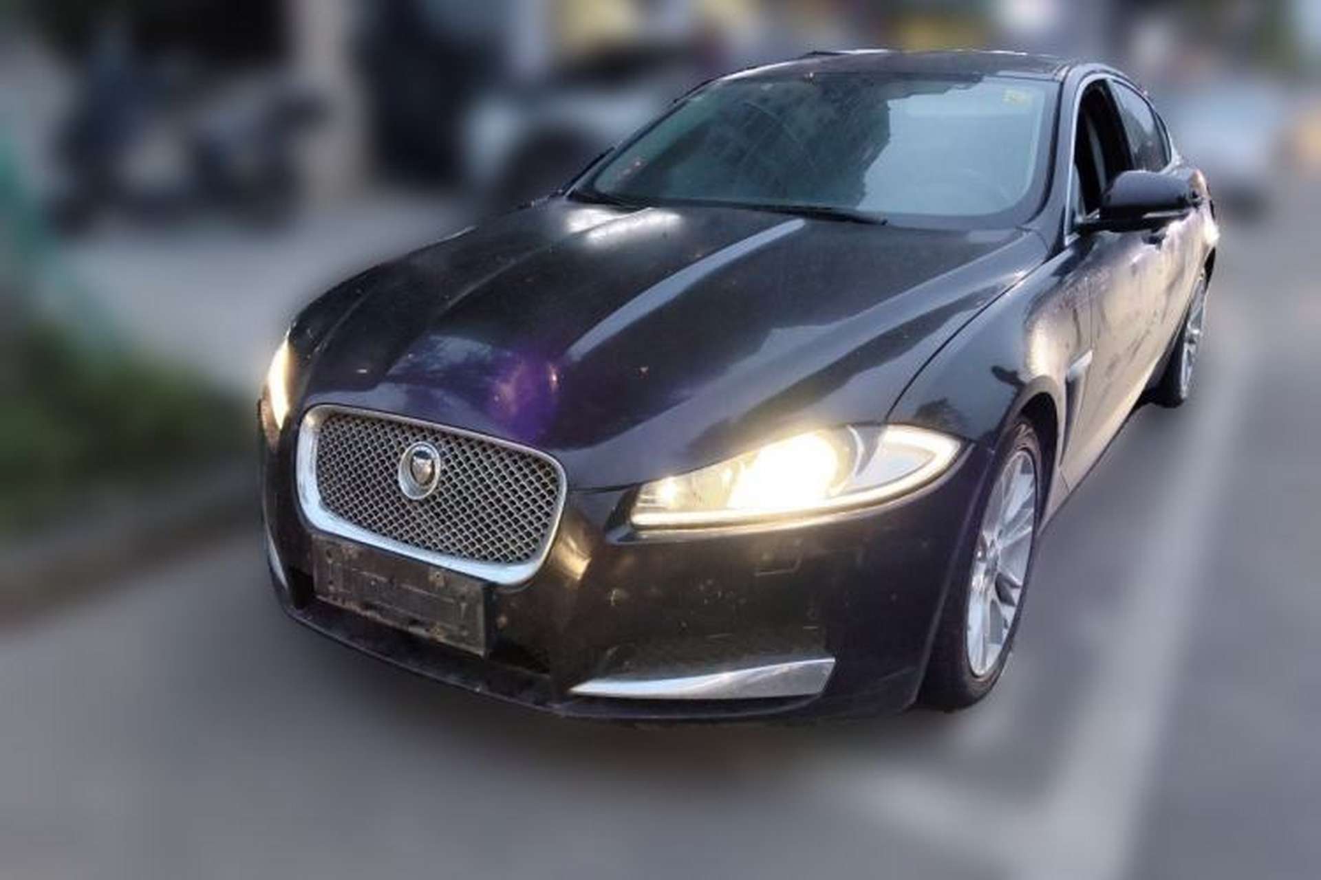 Used Jaguar XF 2013 XF 2.0T Luxury Edition Front Left 45 Deg