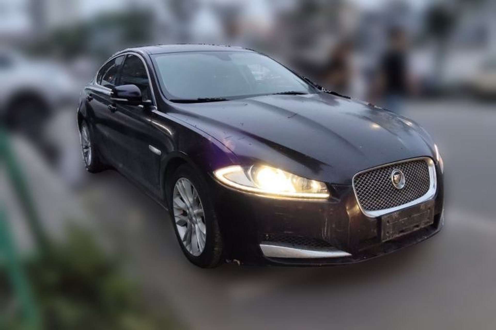 Used Jaguar XF 2013 XF 2.0T Luxury Edition Front Right 45 Deg